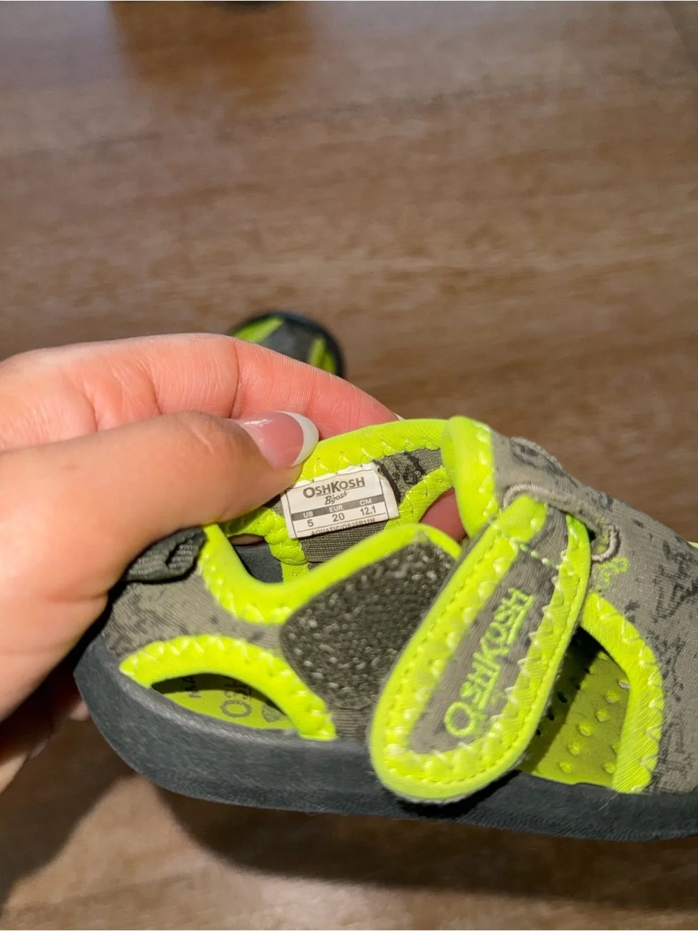Osh Kosh dinosaur Water-Friendly Sandals in Neon Yellow and Gray size 5
